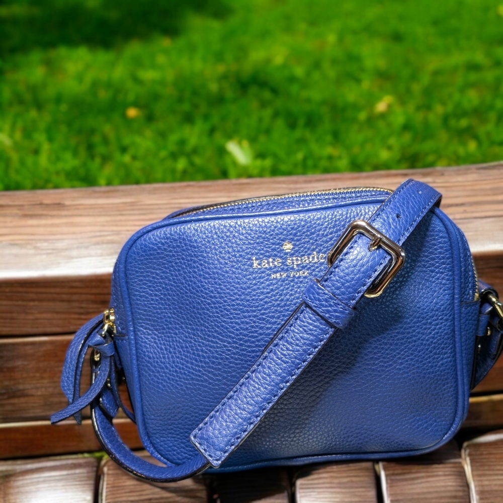 Kate Spade Blue Crossbody Bag with Textured Leather and Adjustable Strap